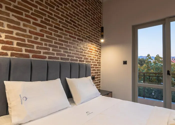 Edward Luxury خانيا